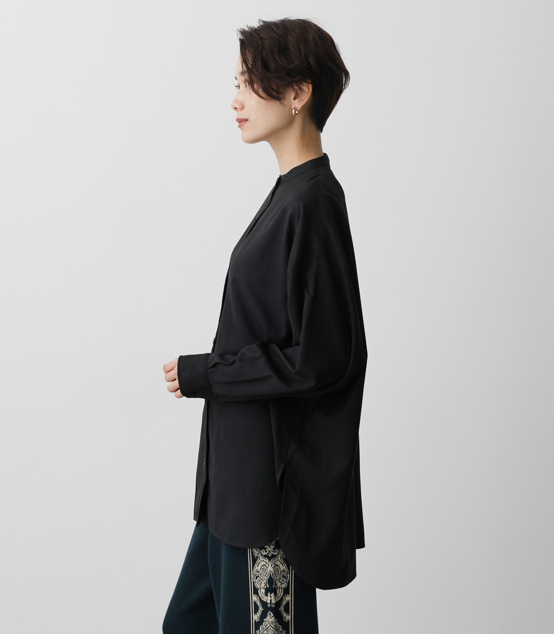 BAND NECK BACK SLIT SHIRT/バンドネックバックスリットシャツ｜AZUL