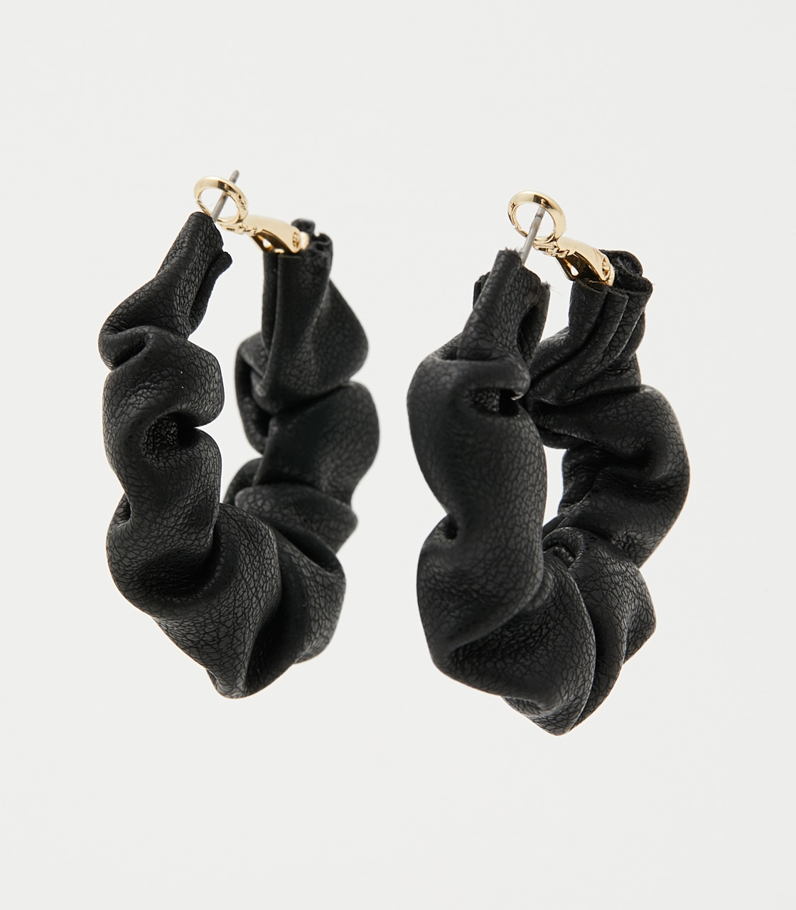 FAUX LEATHER GATHER EARRINGS/フェイクレザーギャザーピアス 詳細画像 BLK 2