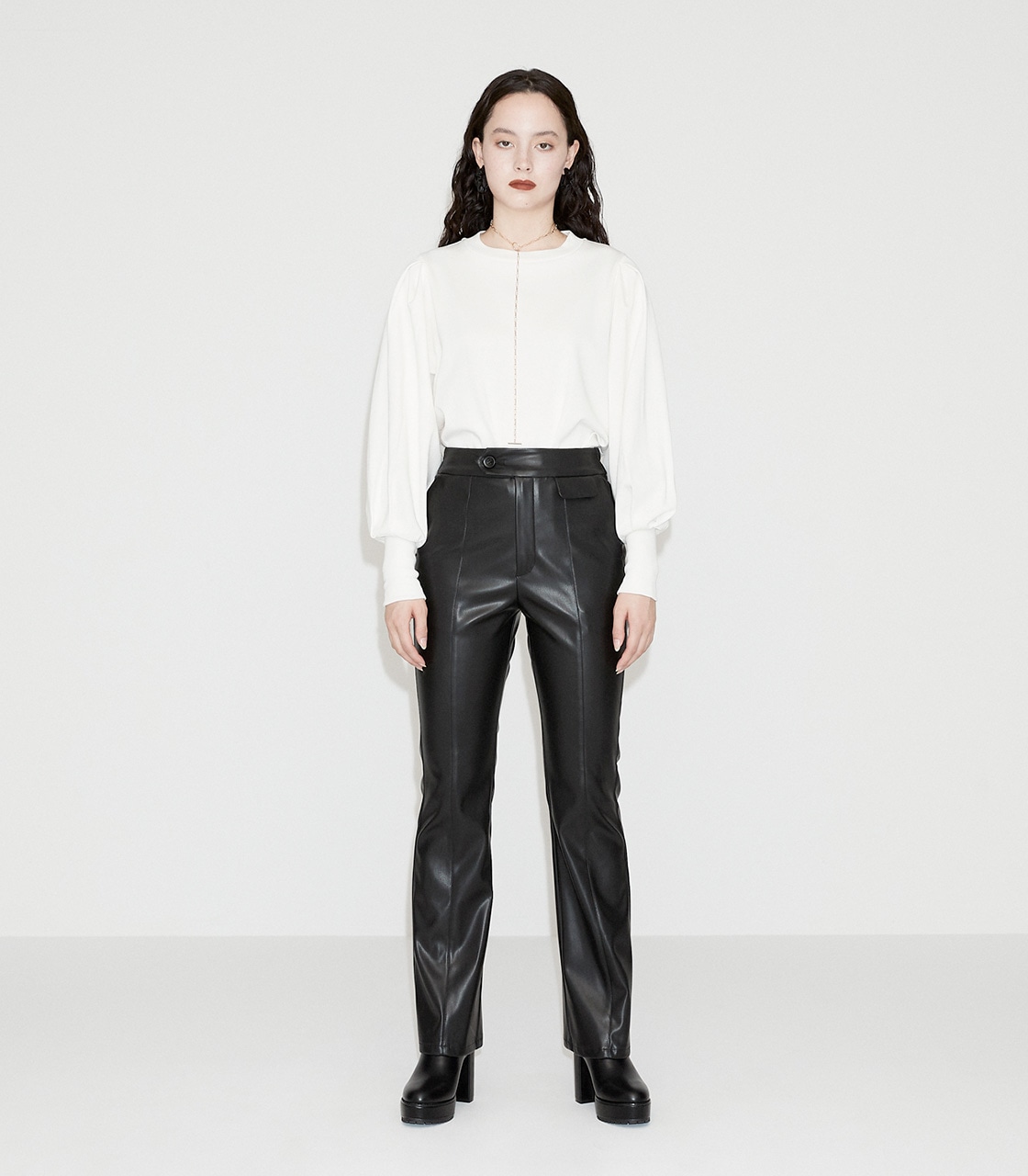 FAUX LEATHER FLARE PANTS⁄フェイクレザーフレアパンツ｜AZUL BY MOUSSY（アズールバイマウジー）公式通販サイト