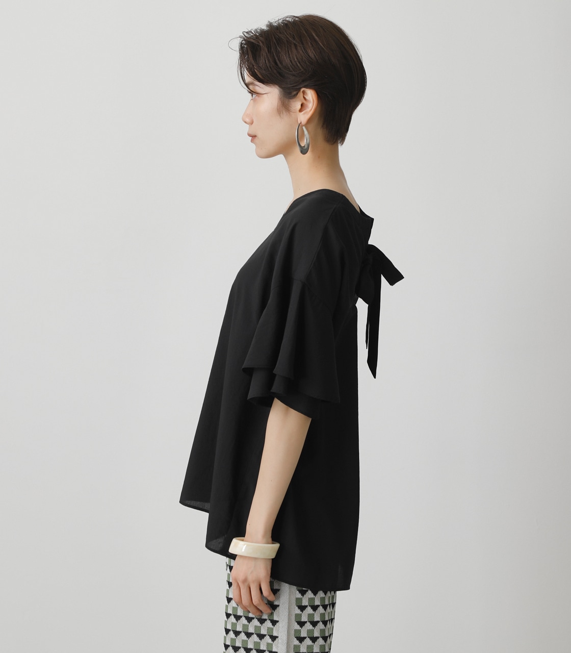 BACK RIBBON FRILL BLOUSE/バックリボンフリルブラウス｜AZUL BY