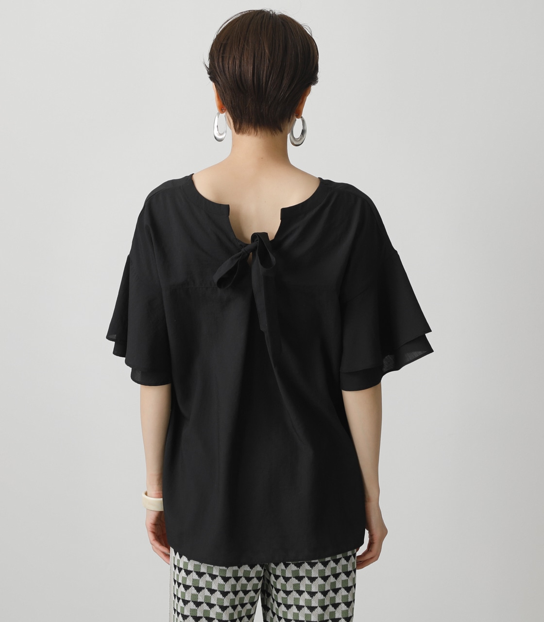 BACK RIBBON FRILL BLOUSE/バックリボンフリルブラウス｜AZUL BY