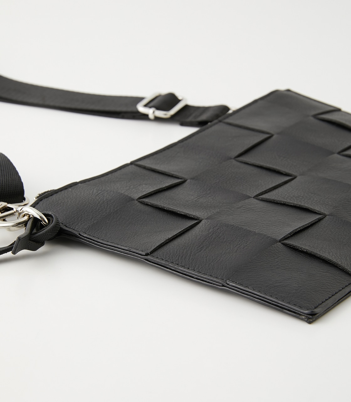 5月16日 月 11 59まで期間限定価格 Braid Clutch Bag ブレードクラッチバッグ Azul By Moussy アズール バイマウジー 公式通販サイト