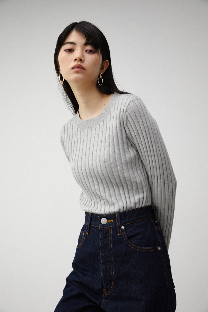 Check styling ideas for「Crew Neck Cropped Long-Sleeve Sweatshirt