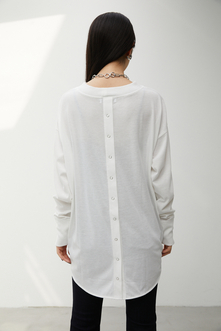 12月8日(金)8:59まで期間限定価格】BACK BUTTON LONG T/バックボタン