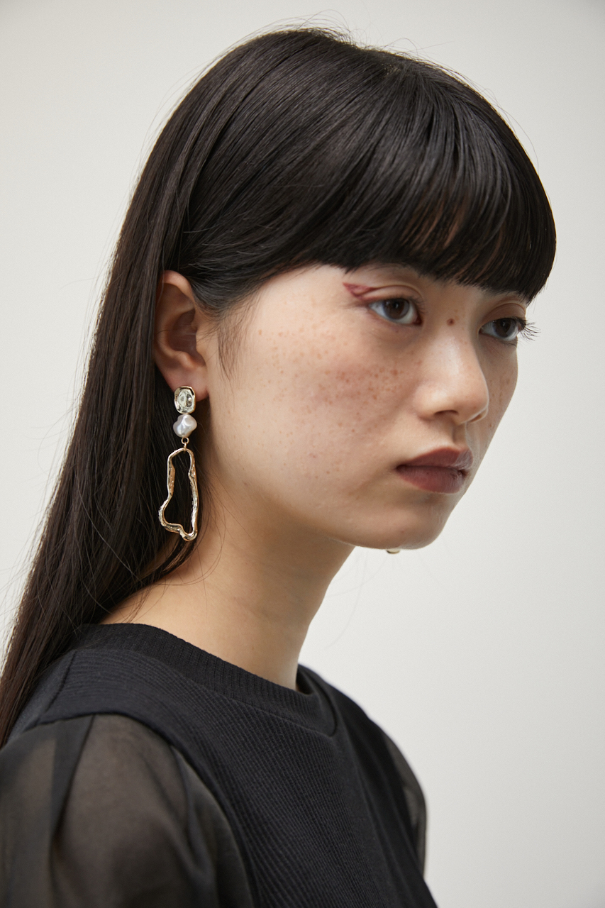 FAUX PEARL ASYMMETRY EARRINGS/フェイクパールアシンメトリーピアス 詳細画像 L/GLD 9