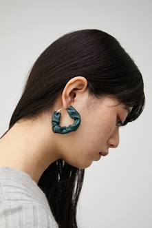 FAUX LEATHER GATHER EARRINGS/フェイクレザーギャザーピアス