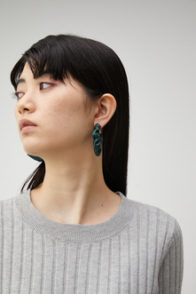FAUX LEATHER GATHER EARRINGS/フェイクレザーギャザーピアス 詳細画像