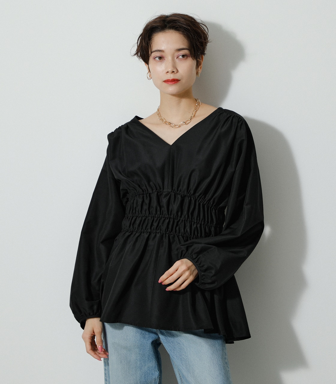 SHIRRING V/N BLOUSE/シャーリングVネックブラウス