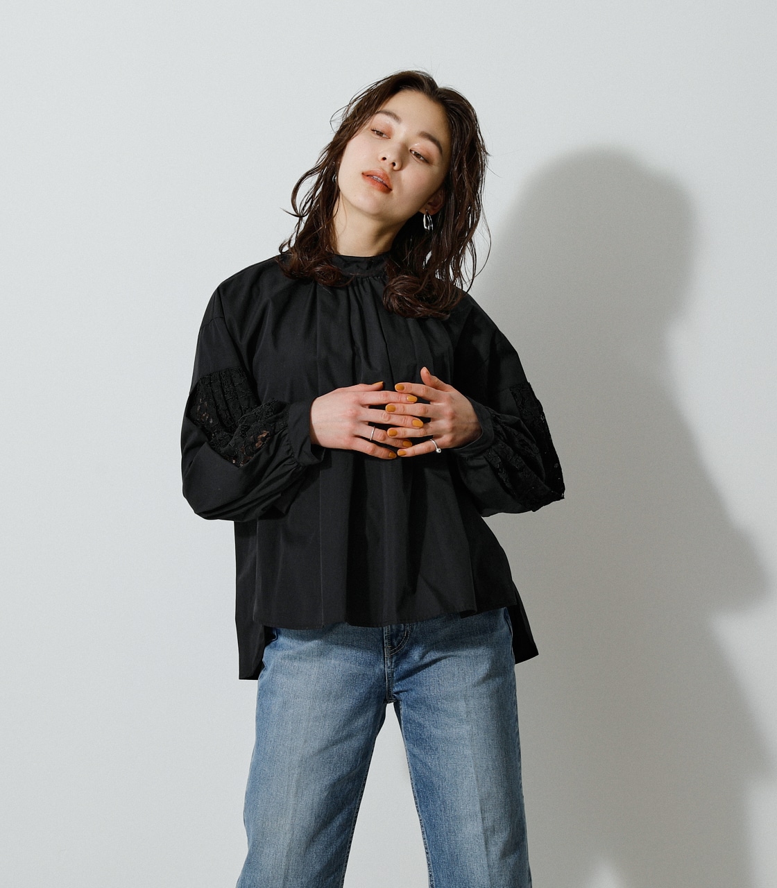 HIGH NECK GATHER BLOUSE/ハイネックギャザーブラウス｜AZUL BY MOUSSY 