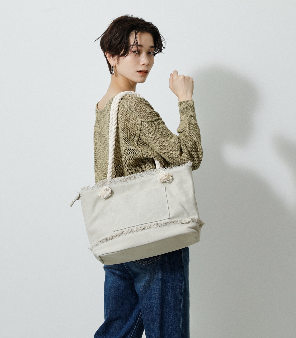 ROPE HANDLE FRINGE TOTEBAG/ロープハンドルフリンジトートバッグ｜AZUL BY  MOUSSY（アズールバイマウジー）公式通販サイト