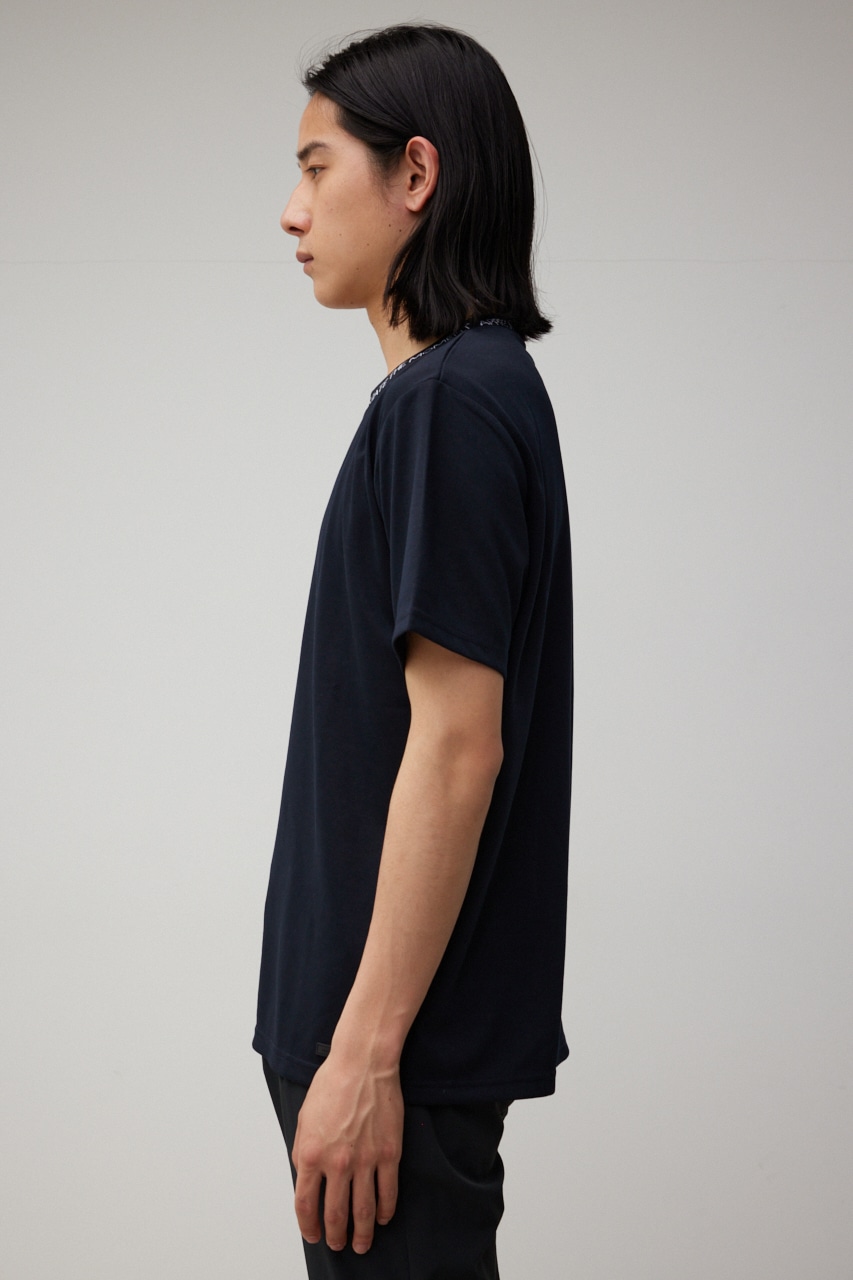 NECK JACQUARD LOGO TEE/ネックジャガードロゴTシャツ｜AZUL BY MOUSSY 