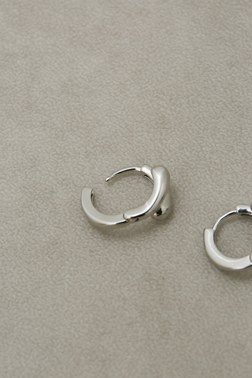 OVERWRAPPED HOOP EARRINGS/オーバーラップドフープピアス｜AZUL BY