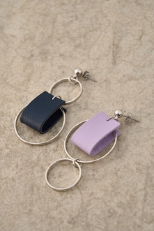BICOLOR FAUX LEATHER EARRINGS/バイカラーフェイクレザーピアス