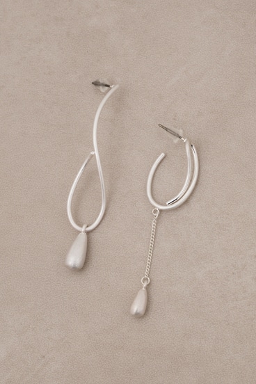 ダルメタルアシンメトリードロップモチーフピアス 詳細画像