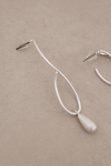 ダルメタルアシンメトリードロップモチーフピアス 詳細画像