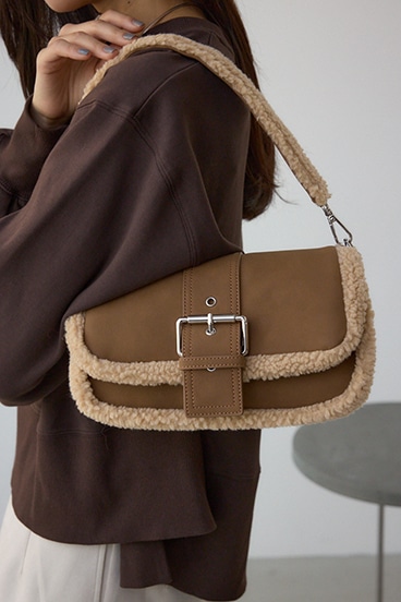 フェイクムートンショルダーバッグ