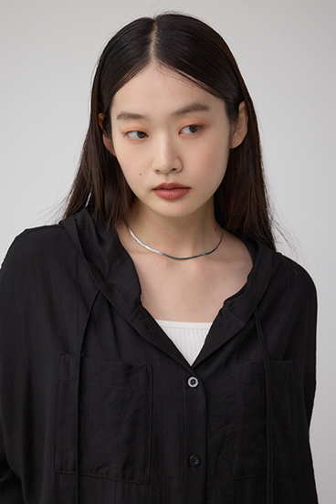 フード付きボタンシャツ