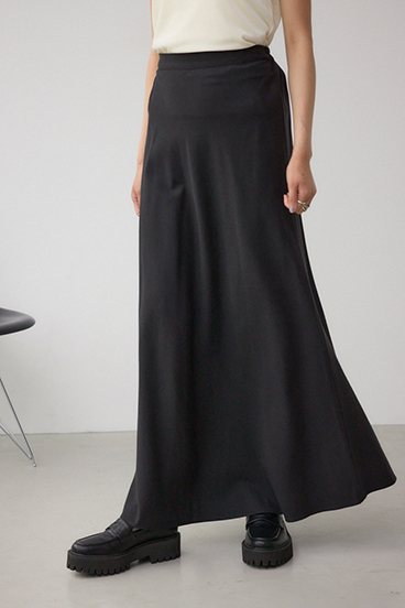 セミフレアスカート