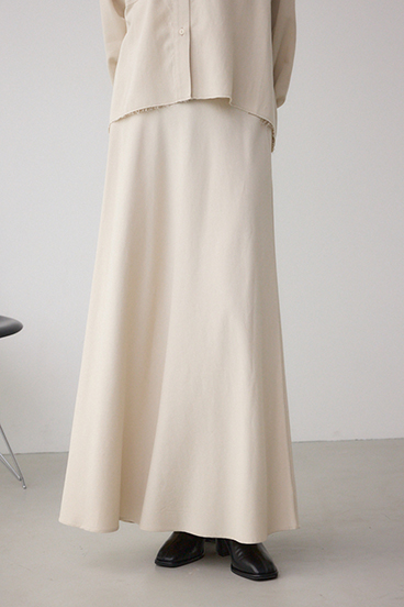 セミフレアスカート