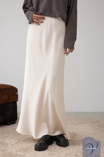 VENUSナローサテンスカート