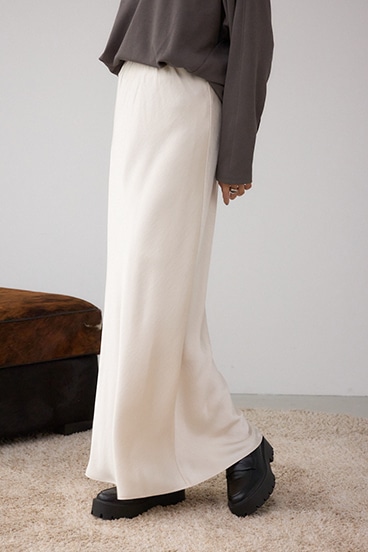 VENUSナローサテンスカート