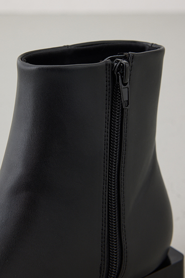 ポインテッドローヒールブーツ 詳細画像