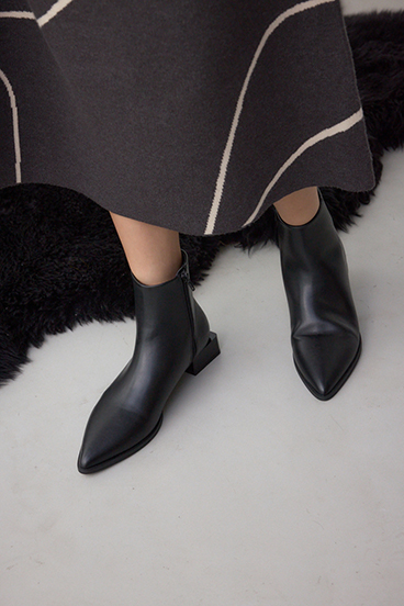 ポインテッドローヒールブーツ 詳細画像