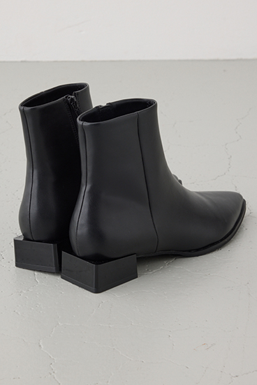 ポインテッドローヒールブーツ 詳細画像