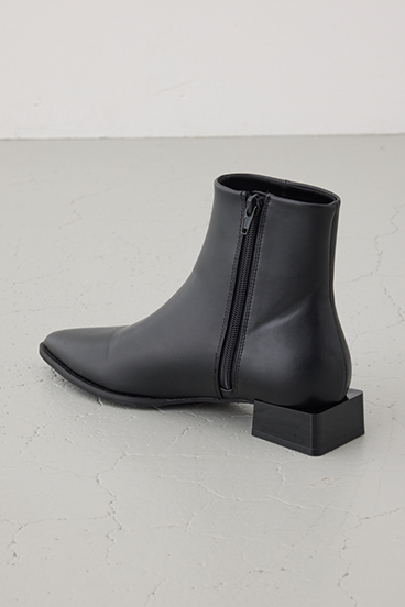 ポインテッドローヒールブーツ 詳細画像