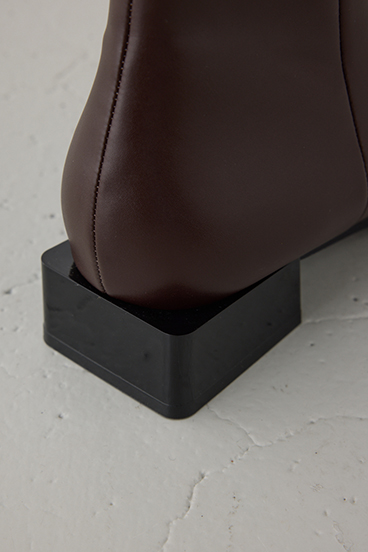 ポインテッドローヒールブーツ 詳細画像