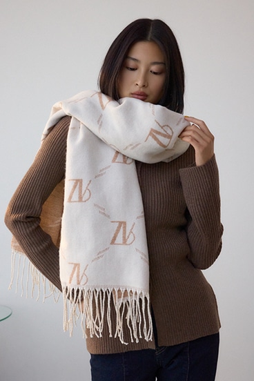 AZモノグラム柄ストール