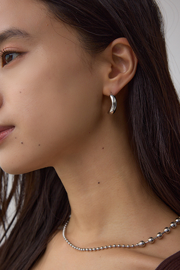 ニュアンスカーブメタルフープピアス