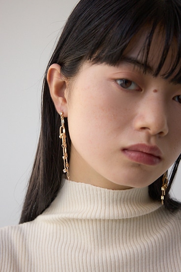 Uチェーンスウィングピアス