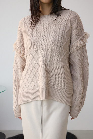 スイッチングフリンジニット