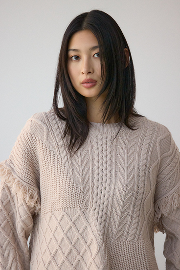 スイッチングフリンジニット