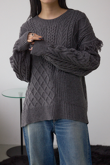 スイッチングフリンジニット