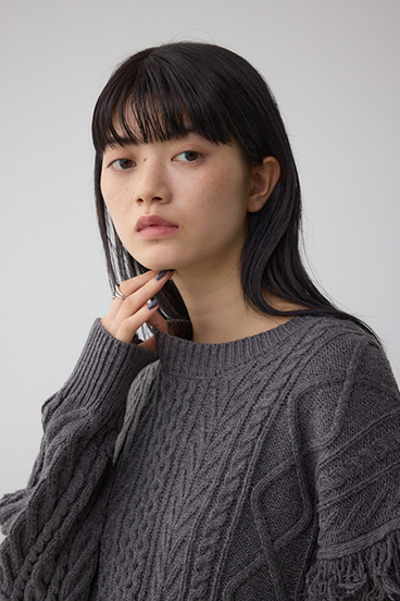 スイッチングフリンジニット