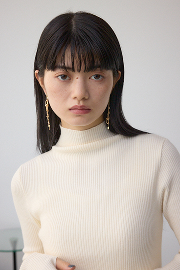 サムホールリブニットトップス