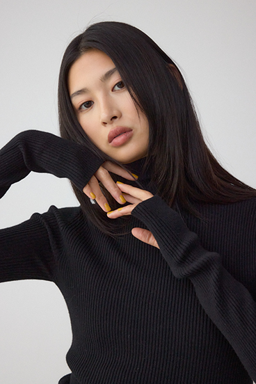 サムホールリブニットトップス