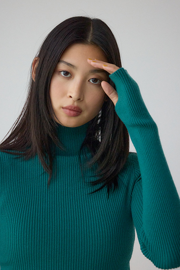 サムホールリブニットトップス