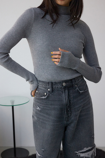 サムホールリブニットトップス