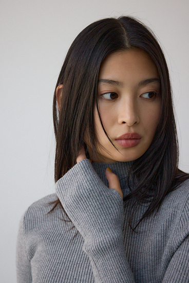 サムホールリブニットトップス