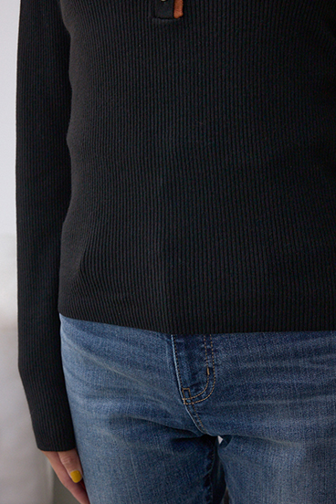 格上げ ヘンリーネックデザインニットトップス 詳細画像