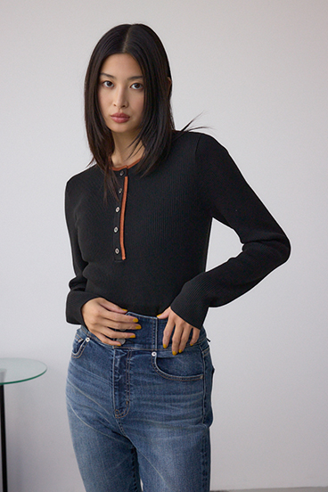 格上げ ヘンリーネックデザインニットトップス 詳細画像