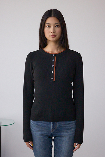 格上げ ヘンリーネックデザインニットトップス 詳細画像