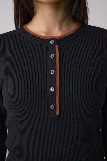 格上げ ヘンリーネックデザインニットトップス 詳細画像