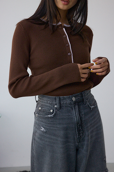 格上げ ヘンリーネックデザインニットトップス