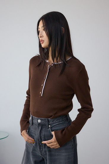 格上げ ヘンリーネックデザインニットトップス 詳細画像