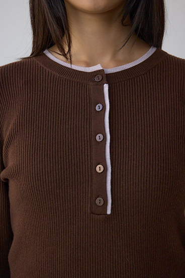 格上げ ヘンリーネックデザインニットトップス 詳細画像