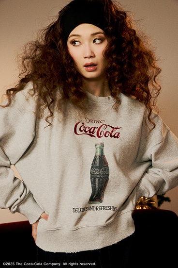 【Coca-Cola®｜AZUL】 グラフィックスウェット